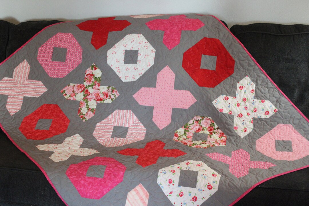 Handmade Quilt, Valentine Quilt, Kisses and Hugs Quilt, Pink and Red