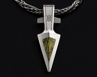 Spear head Pendant. Gungnir. Viking Gifts. Serpentine Necklace. Viking Pendant. Norse Jewelry. Green Stone. Runes pendant. Odin Pendant