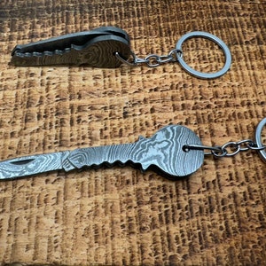 Handmade Damaskus Schlüsselanhänger Klappschlüssel Messer - Tolles Geschenk!  (geschmiedetes Damaststahl Schlüsselanhänger Minimesser)