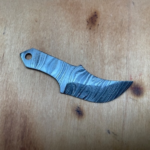 Handmade Damascus Steel Fancy Curved Knife  Necklace/ Keychain / Pendant