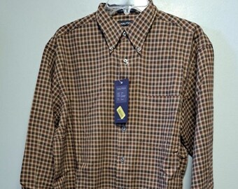 Klassischer Vintage-Flanell mit langen Ärmeln und Knöpfen von NAUTICA aus den 90ern. Etiketten am Tag, nie getragen. 49,95