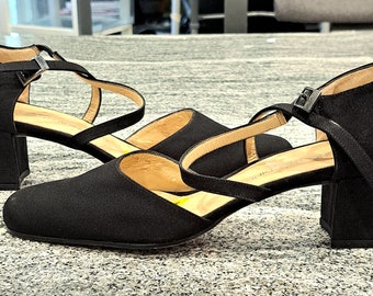 Beautiful Vintage Women's Strap On Heels By ADRIENNE VITANNI Made In ITALY From the 80's. Tags/never worn.