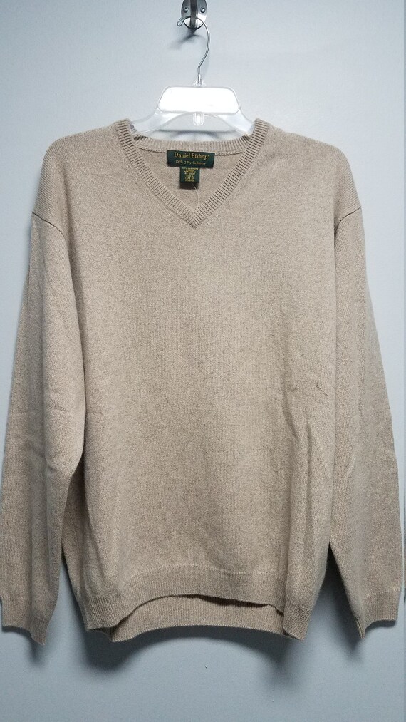 Very nice 100% 2 ply Cashmere Sweater By DANIEL B