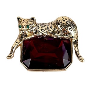 Chameau Et Chameau Broche Leopardo Vintage Figural Gato Pantera Sobre Joia De Vidro Vermelho Corte Esmeralda