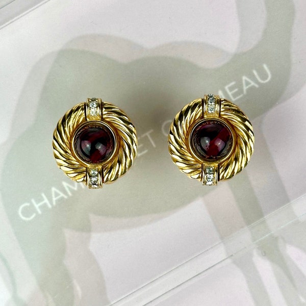 Chameau Et Chameau Givenchy Paris New York Vintage 90s Red Gripoix Glass And Crystal Gold Plated Ribbed Clip On Earrings SIGNED