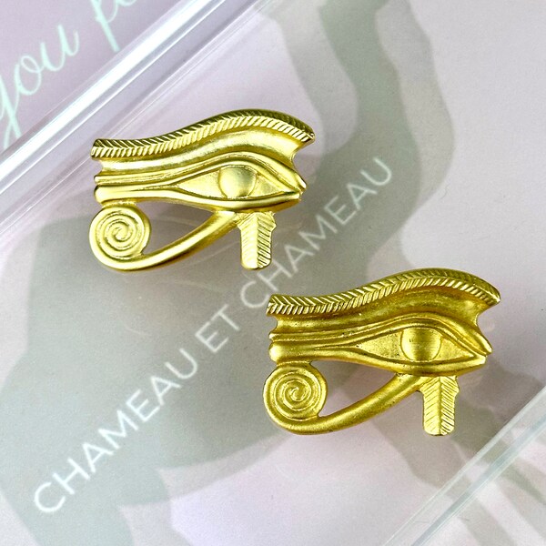 Chameau Et Chameau Museum Reproductions Vintage Egyptian Udjat Eye Of Horus Eye Of Ra Brushed Gold Plated Set Of Two Brooches SIGNED