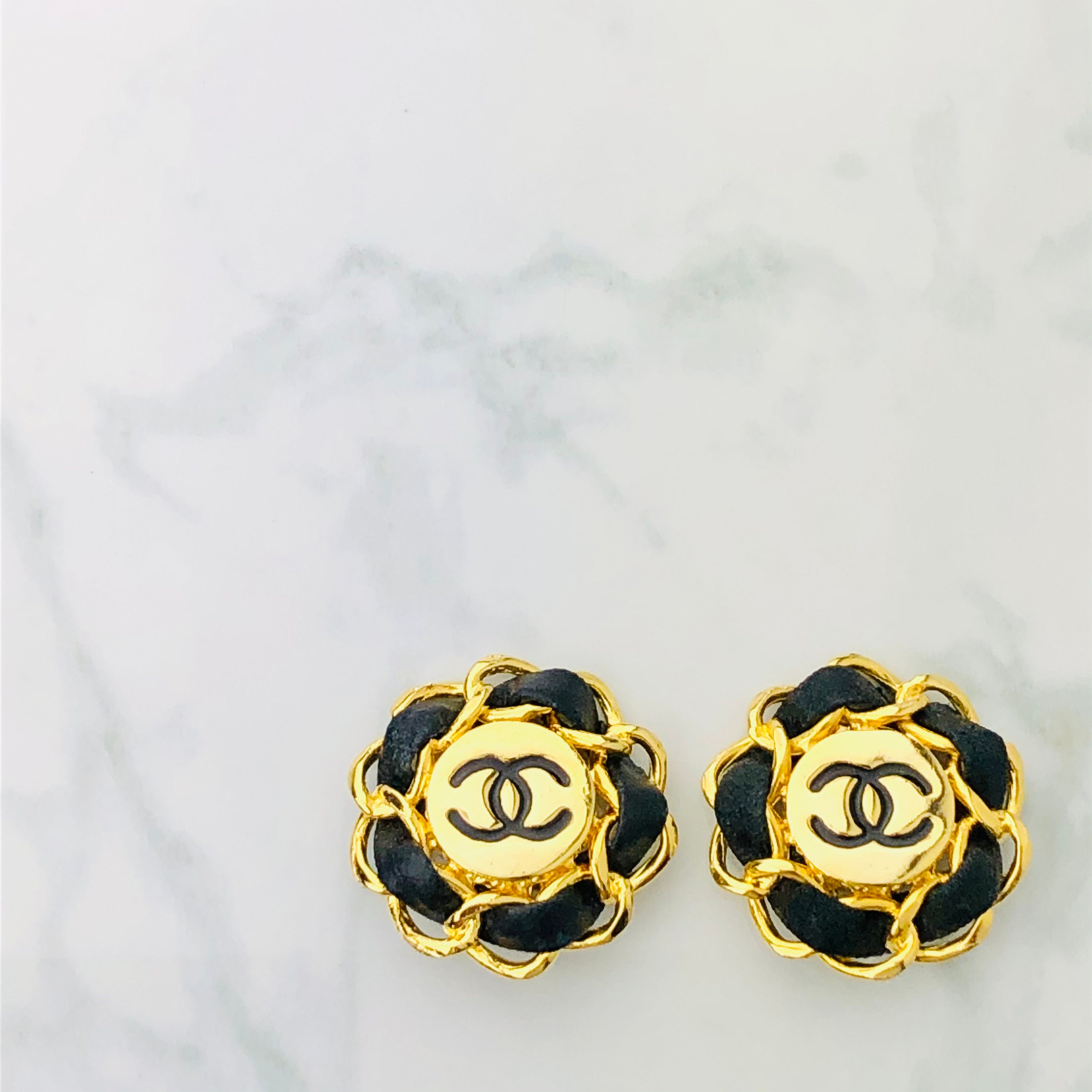 Chameau Et Chameau Chanel Vintage 90s CC Logo Lamb Leather