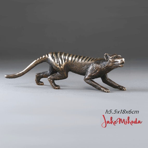 THYLACINE (Tasmanian Tiger) crouching bronze sculpture miniature H5.5xL18xW6cm / Nature Lover / Wildlife Conservation Gift / Tasmanian Art