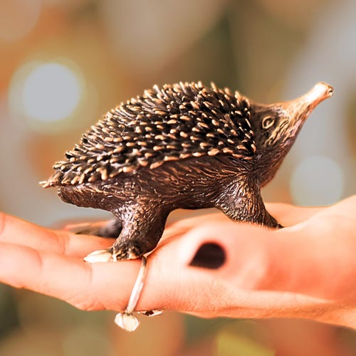 実物大のカワセミの鳥の彫刻、大型 18.5 インチ限定版ブロンズ、50 歳