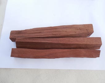 Toasted wood sticks for aging spirits, beer brewing, making bitters, or liquor flavoring