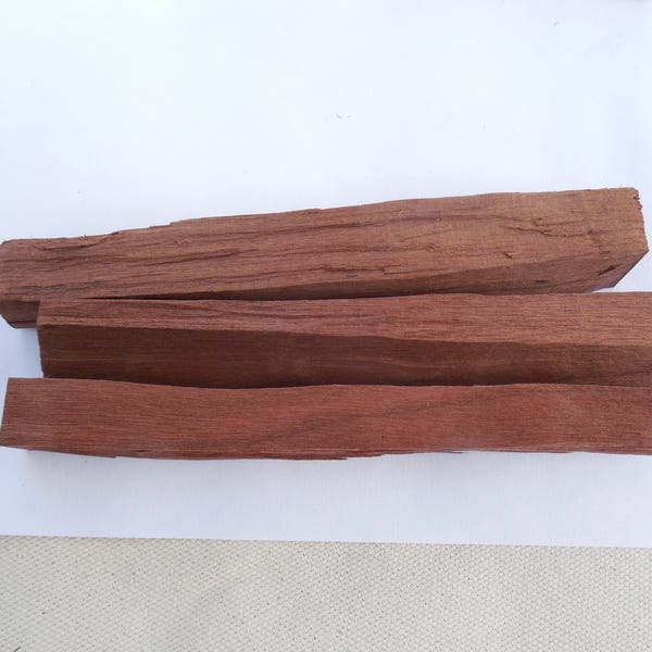 Toasted wood sticks for aging spirits, beer brewing, making bitters, or liquor flavoring