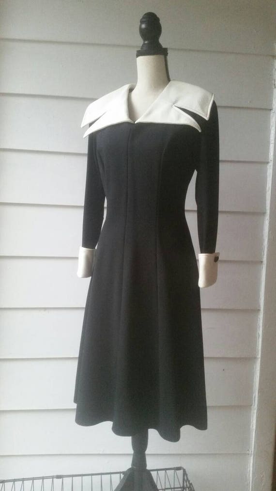 1960s Atomic Mod Black and White Dress || Jennifer Da… - Gem