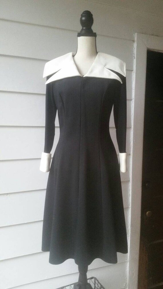 1960s Atomic Mod Black and White Dress || Jennifer Da… - Gem