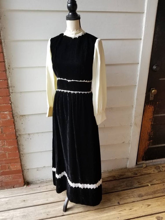 1970s Black Velvet Dress with White Trim || Mediu… - image 6