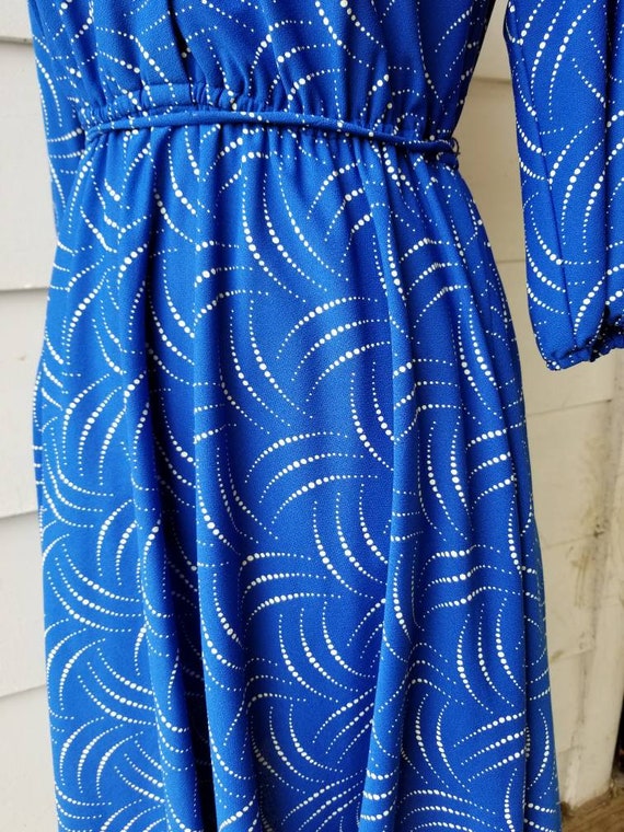 1960s Abstract Blue Dress - image 7
