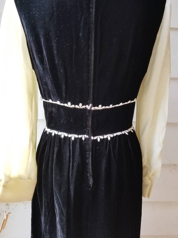 1970s Black Velvet Dress with White Trim || Mediu… - image 3