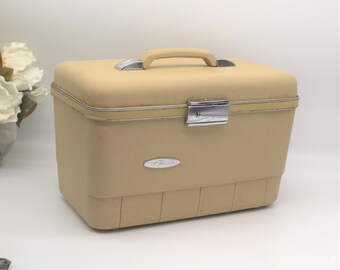 Nice Original Vintage 60s 70s Sears Courier Beige Make-up Case