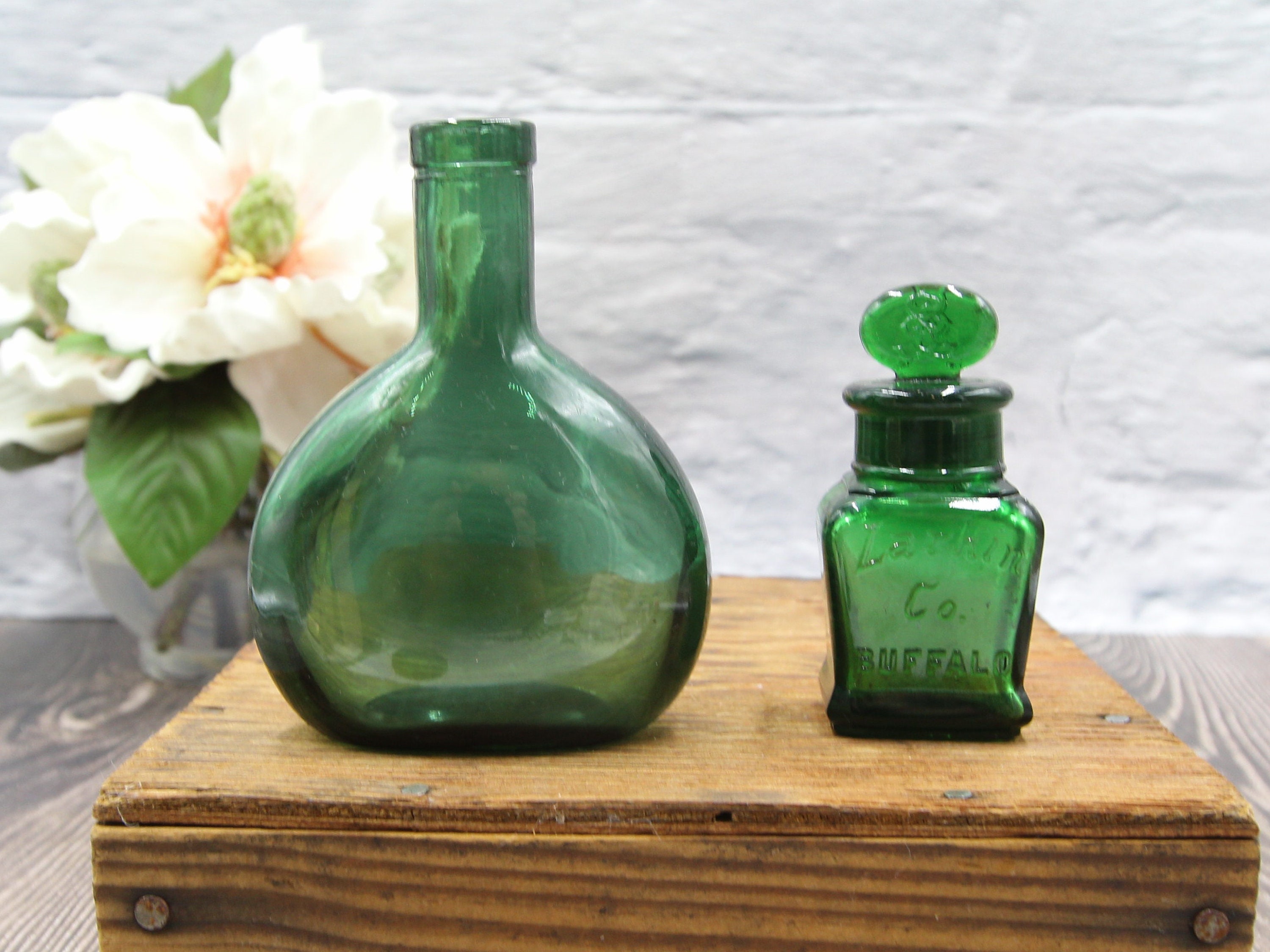 ANTIQUE GREEN BOTTLES Medicine Jars Apothecary Decor Larkin Etsy