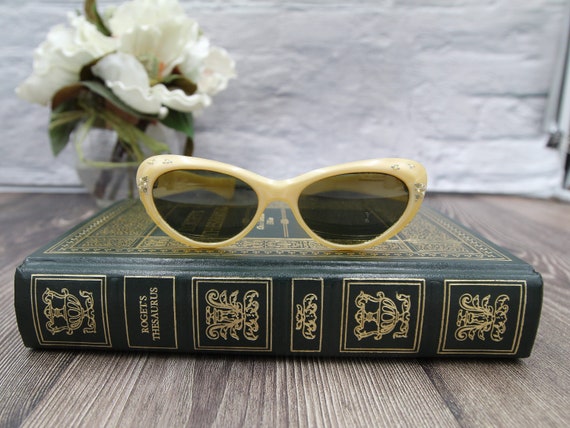 1950’s ITALIAN CAT EYE  mod sunglasses, gold opal… - image 1