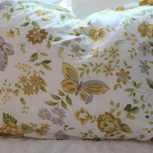 1970&#39;S BUTTERFLY PILLOWCASE vintage floral mix and match boho bedding cottage core feminine romantic decor or repurpose fabric