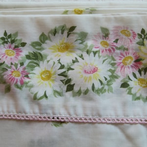 1970&#39;s FULL DAISY SHEET set flat and fitted vibrant sheets vintage boho bed linens gold yellow bedroom or upcycle sewing craft fabric