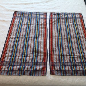 KEUKENHANDDOEKEN 1980'S 1990 set van twee VINTAGE felgekleurde handdoekjes, hangende handdoek met textuur voor barwagen, theedoek