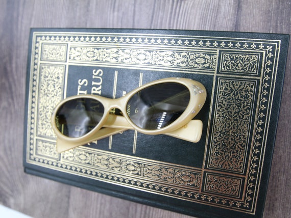 1950’s ITALIAN CAT EYE  mod sunglasses, gold opal… - image 7