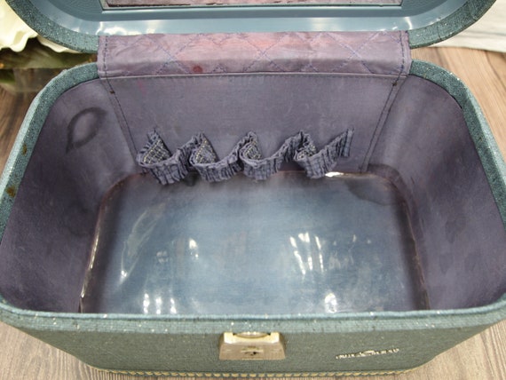 VINTAGE TRAIN CASE , blue travel bag with mirror … - image 4