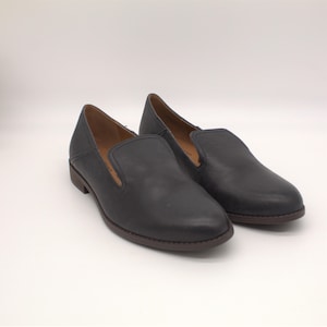 Y2K BLACK LEATHER LOAFERS | size 8 | slip on shoes | academia office wear genx nostalgia style minimalist streetwear womens shoes