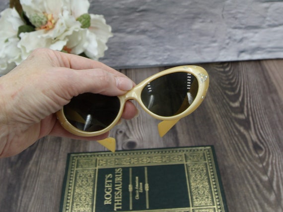 1950’s ITALIAN CAT EYE  mod sunglasses, gold opal… - image 4