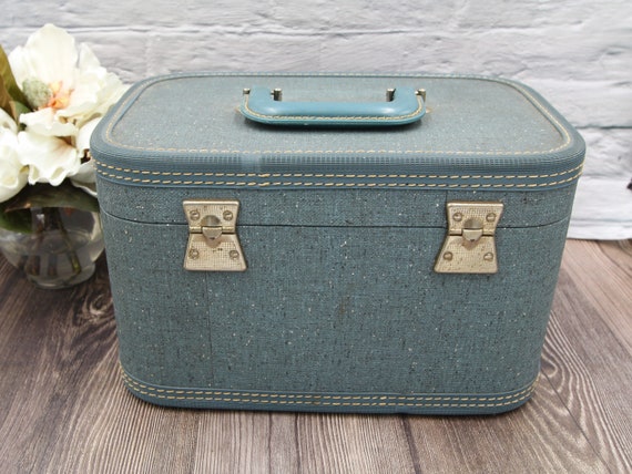 VINTAGE TRAIN CASE , blue travel bag with mirror … - image 6