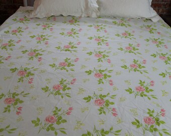 1970's  QUEEN FITTED SHEET, boho floral linen, vintage pink roses sheet,mix and match bedding, boho bedroom linens,buttery soft bedding