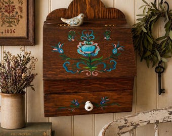 Armario de madera vintage / Arte popular pintado a mano / Objeto rústico de granja