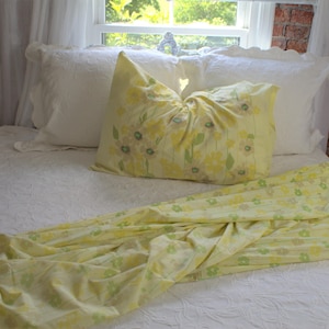 1970s FULL FITTED sheet yellow with green stripes top sheet vintage boho mcm decor girls room camper tablecloth curtains sewing fabric