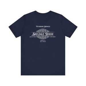 Skeldale House T-Shirt | Vintage-T-Shirt mit Motiven aus „Der Herr und die Kleinen der Welt“ Navy