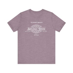 Skeldale House T-Shirt | Vintage-T-Shirt mit Motiven aus „Der Herr und die Kleinen der Welt“ Heather Purple