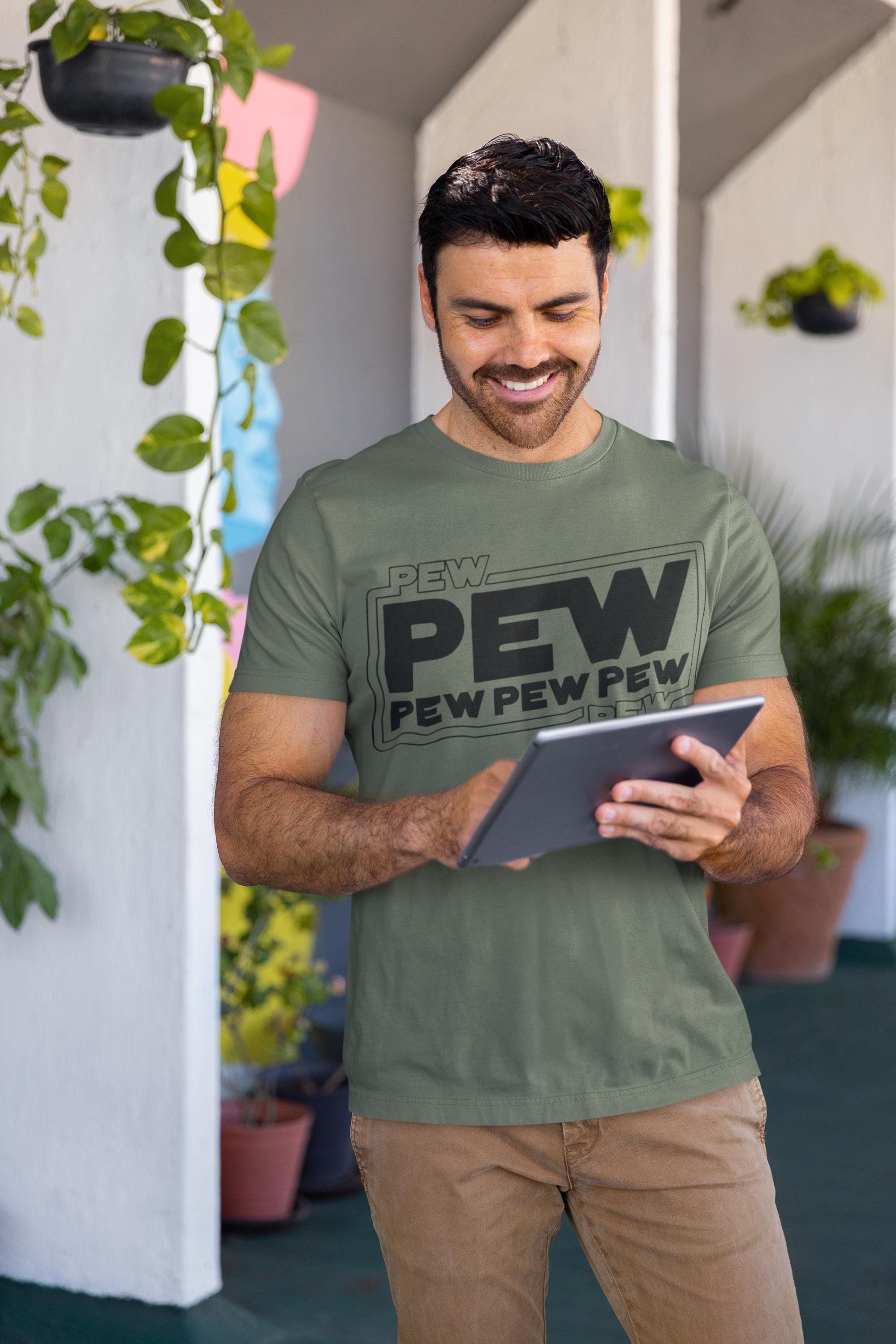Lustiges Shirt, Pew Pew Pew T-Shirt, Star Wars Fans, Star Wars T-Shirt, Freizeitpark T-Shirt, Disney Park Shirt, Shirts für Männer, Geschenk für ihn