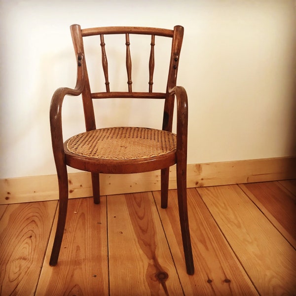 Chaise bistrot enfant avec accoudoir. Circa 1950. French vintage.