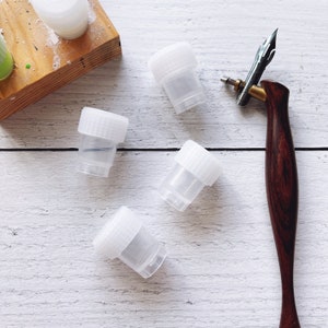 Dinky Dips - Inkwells for Calligraphy 2.5 ml with Screw Top Cover (Set of 4)