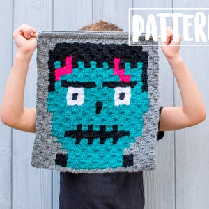 HALLOWEEN CROCHET PATTERN: Frankenstein C2C Wall Hanging / Corner to Corner Crochet / Graphgan