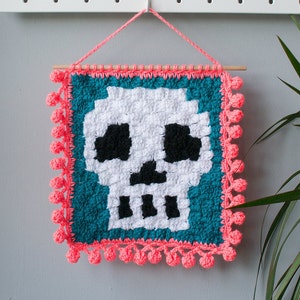 CROCHET PATTERNS (C2C): SKULL Wall Hanging /  Quirky Decor / Crochet Wall Decor / C2C Crochet Pattern / Halloween Crochet