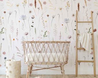 Mural de pared con papel tapiz tradicional o despegable con flores silvestres prensadas de pradera pintadas a mano: guardería con tonos neutros y rubor