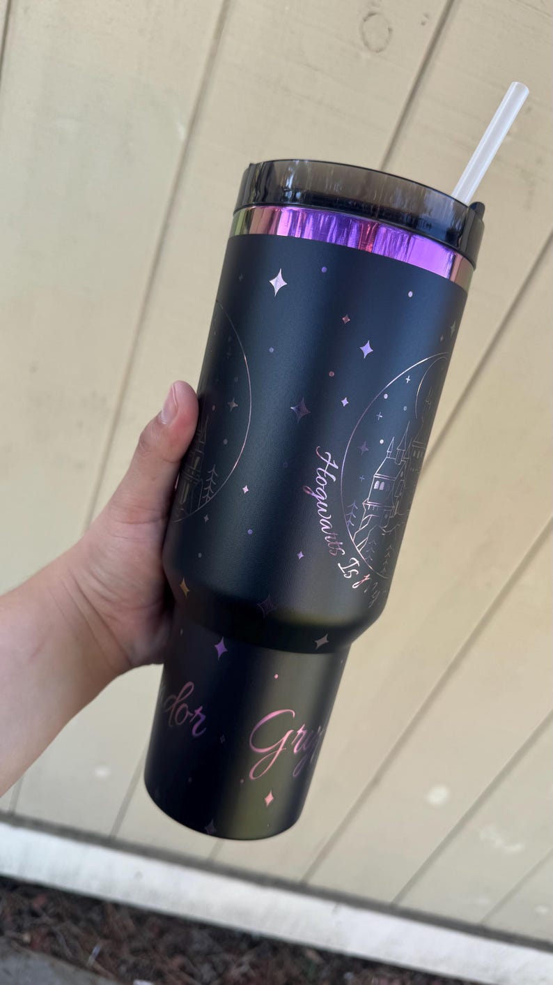 Vaso térmico de acero inoxidable de 40 oz con la frase "Hogwarts es mi hogar" imagen 3