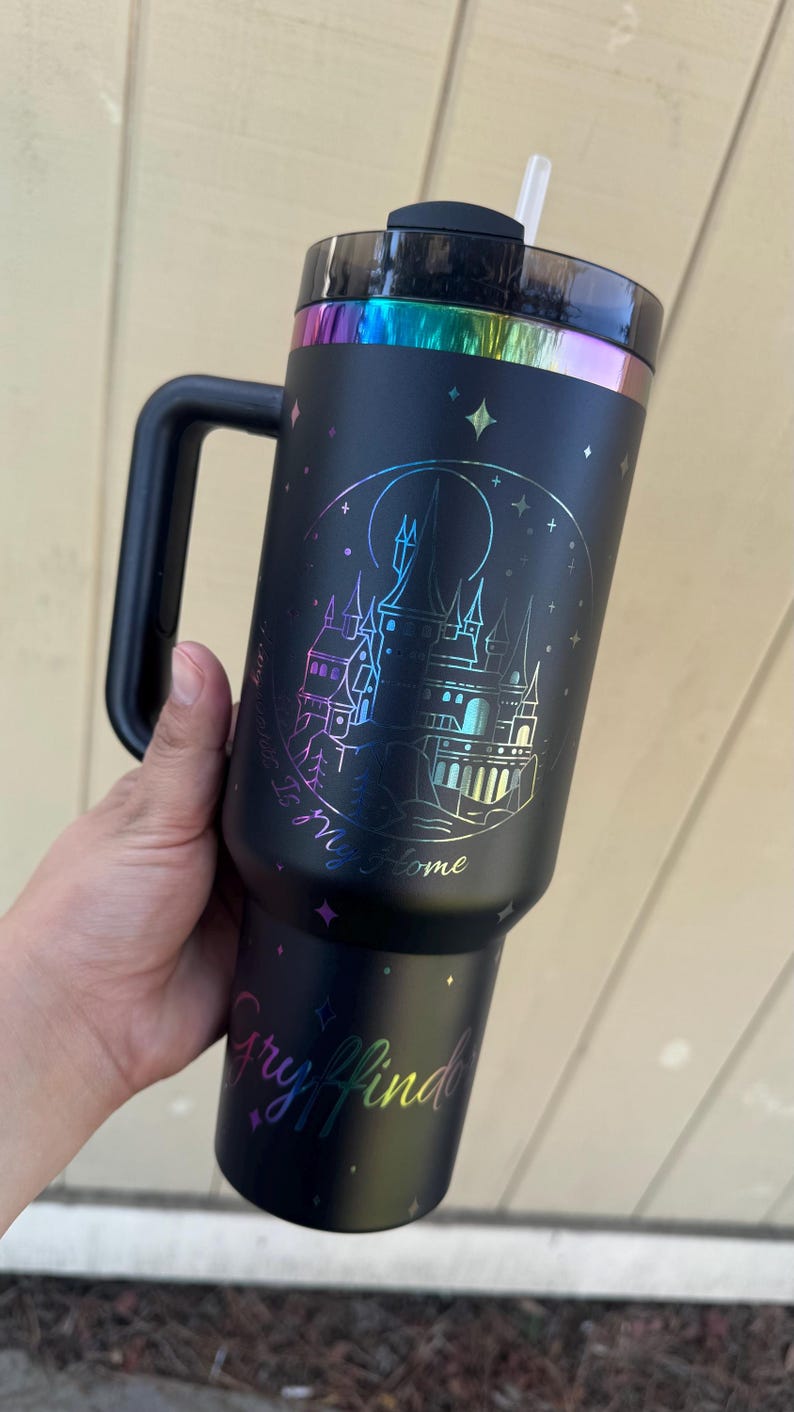 Vaso térmico de acero inoxidable de 40 oz con la frase "Hogwarts es mi hogar" imagen 2