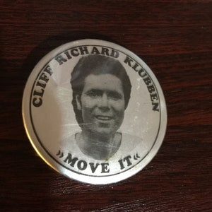 Cliff Richard Klubben  Move It Badge