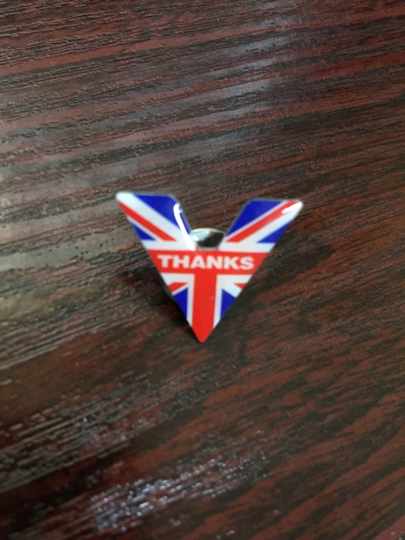 British V For Victory Metal Pin/Badge - image 1