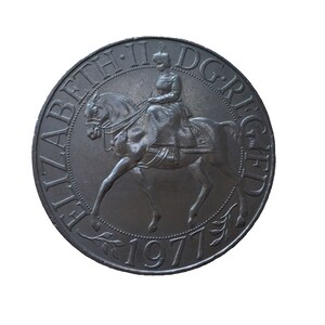 Vintage Queen Elizabeth II Jubilee Crown Coin 1977