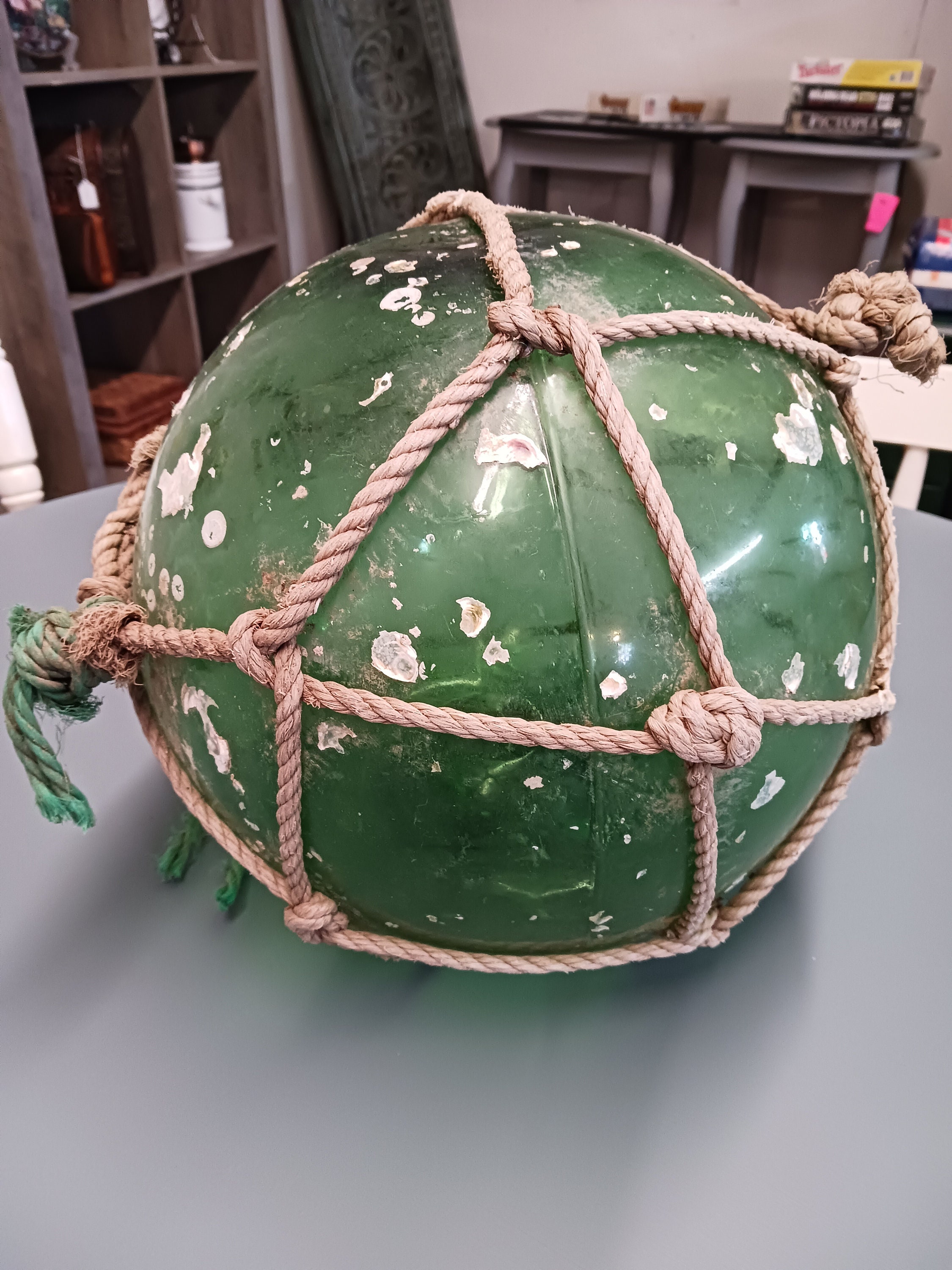 DRH - Green Nautical Glass Japanese Fishing Float - Glass Float Ball -  Bright Nautical Decor with Brown Roped Net - Hanging Decoration Nautical Glass  Buoy Gift for Art Lovers (8) : : Home