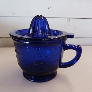 Cobalt Blue 2 Cup Measuring Cup with Reamer