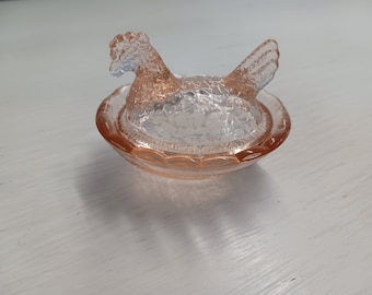 Hen on Nest Salt Cellar Pink Mini Hen